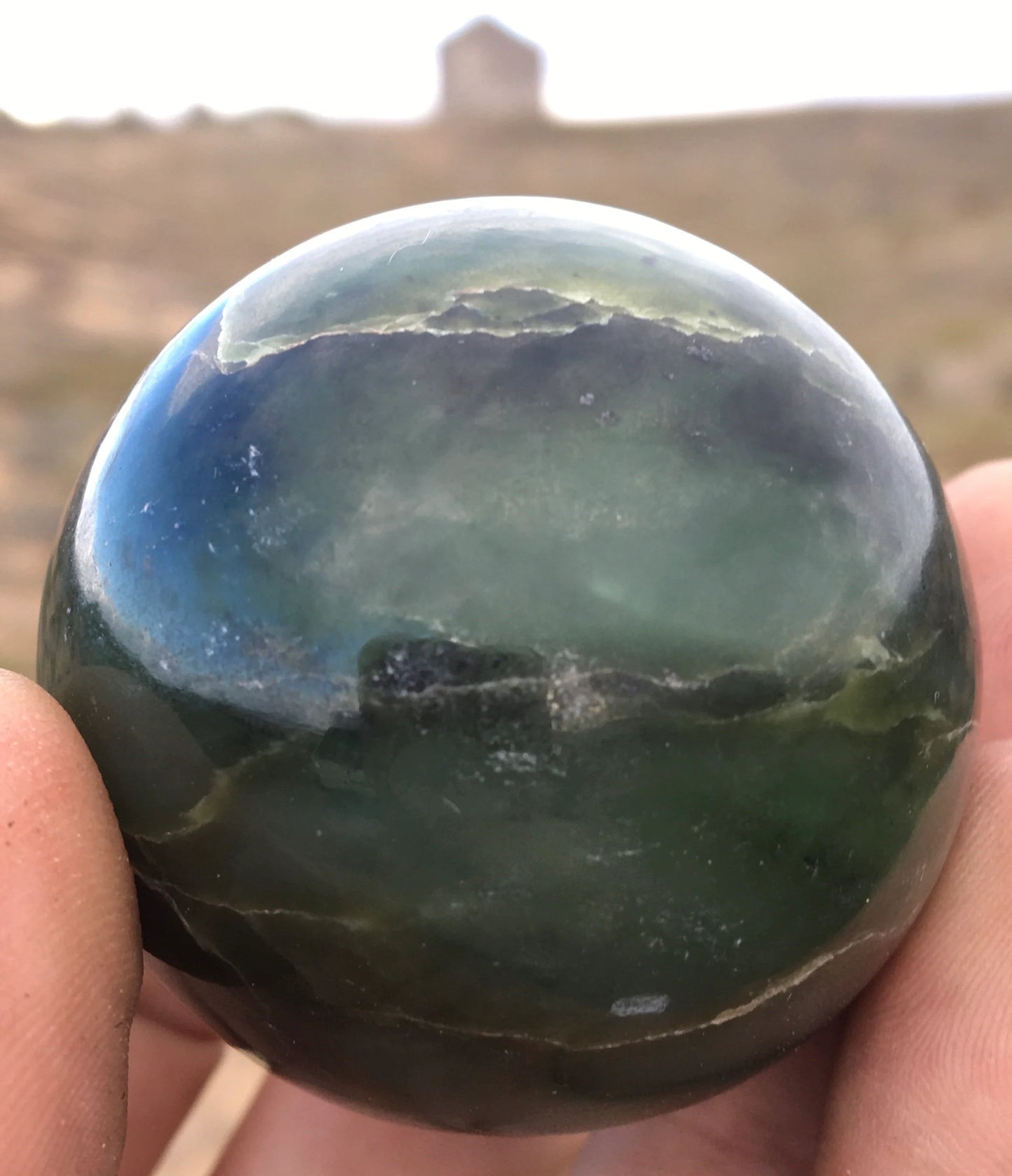 Sphère de Jade néphrite, modèle unique d'environ 50 millimètres, 195 grammes. Superbe pierre, parfait pour la lithothérapie, collection, exposition...!