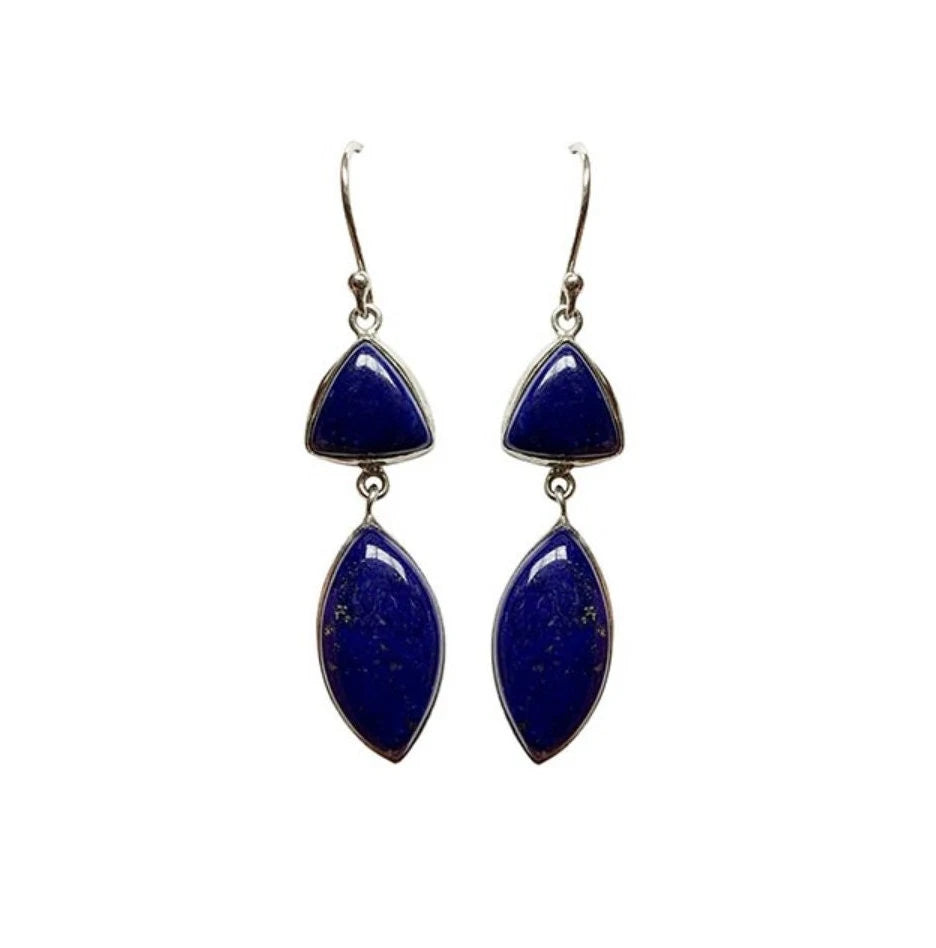 Boucles d'oreilles en Lapis lazuli, cabochon sertis en formes de 'triangle navette', qualité AA à AAA. Vendu en finition Argent, parfait !