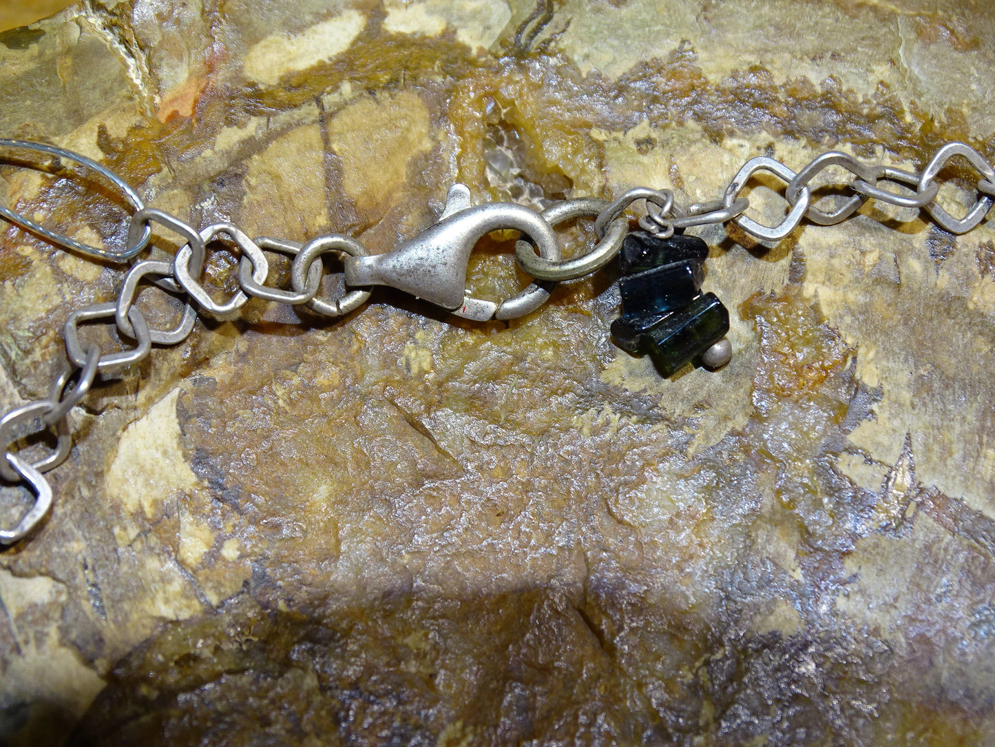 Bijoux d'exception, superbe collier en perle naturelle de tourmaline verte - verdelite, 40 centimètres de longueur, fait sur Argent ! Véritable œuvre d'art, chaque perle est un joyau !