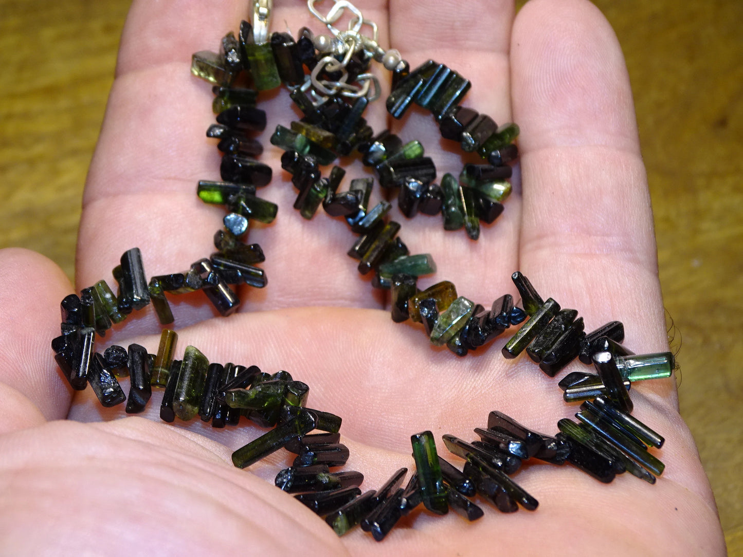 Bijoux d'exception, superbe collier en perle naturelle de tourmaline verte - verdelite, 40 centimètres de longueur, fait sur Argent ! Véritable œuvre d'art, chaque perle est un joyau !