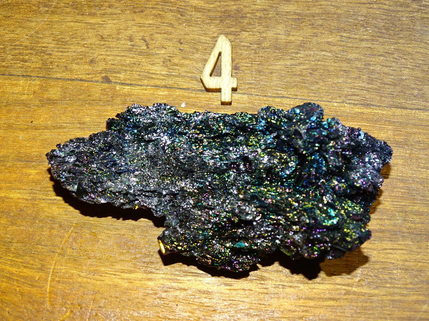 Silicium – Spécimens bruts et naturels. Chaque pièce dévoile ses reflets métalliques uniques, disponibles en plusieurs tailles.