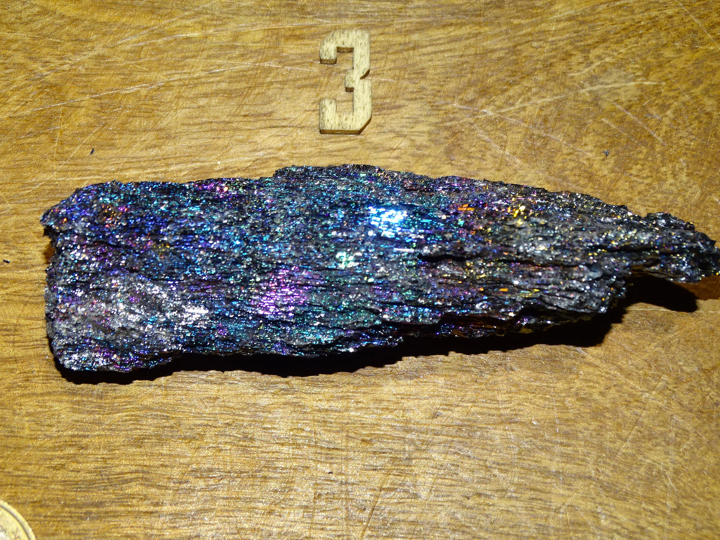 Silicium – Spécimens bruts et naturels. Chaque pièce dévoile ses reflets métalliques uniques, disponibles en plusieurs tailles.