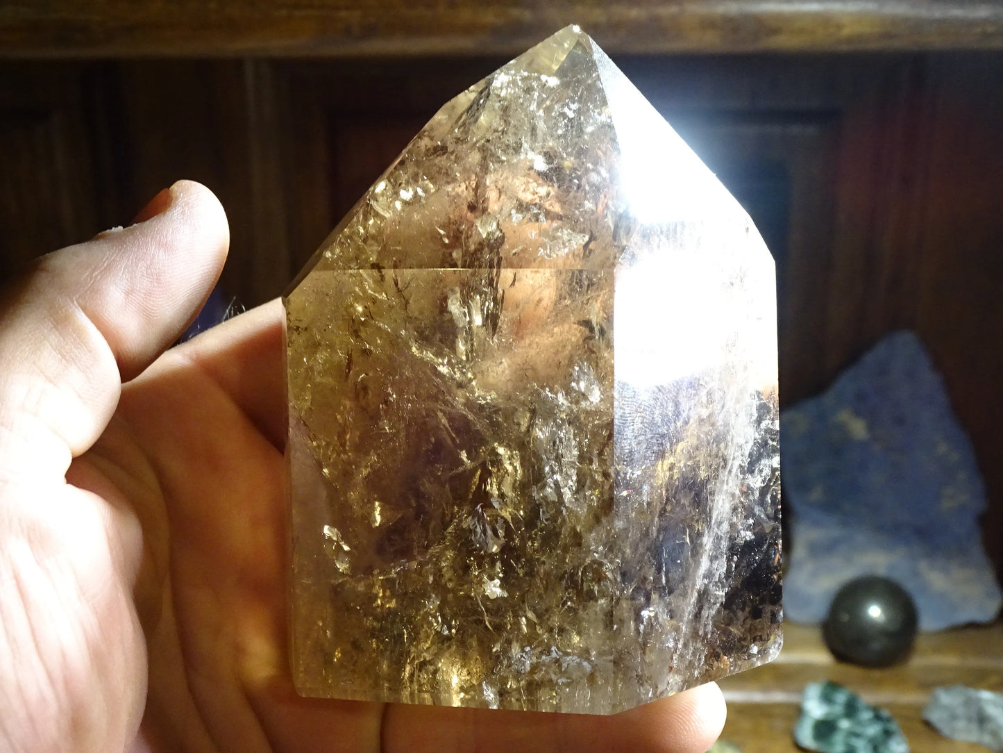Cristal de roche fumé/ Quartz fumé, pointe laser de 105 x 82 x 49 mm - 553 grammes. Magnifique pièce pour exposition, lithothérapie, collection !