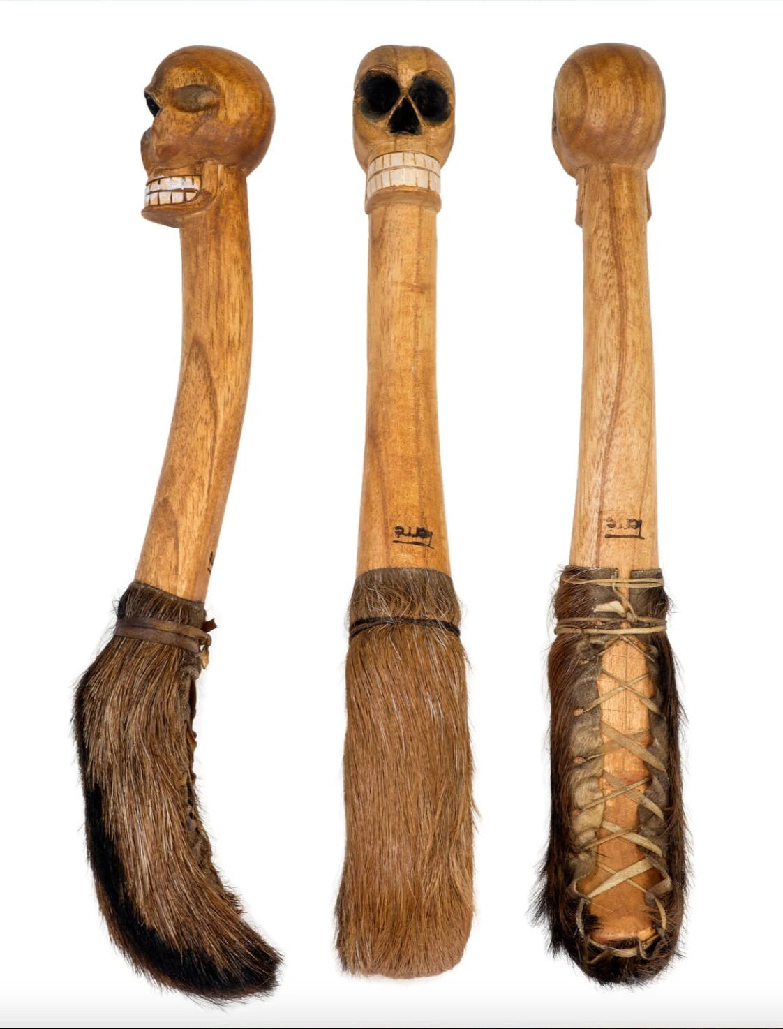 A selection of mallets for shamanic drums, models with sculptures and heads covered in leather! Produces a dry and short sound!