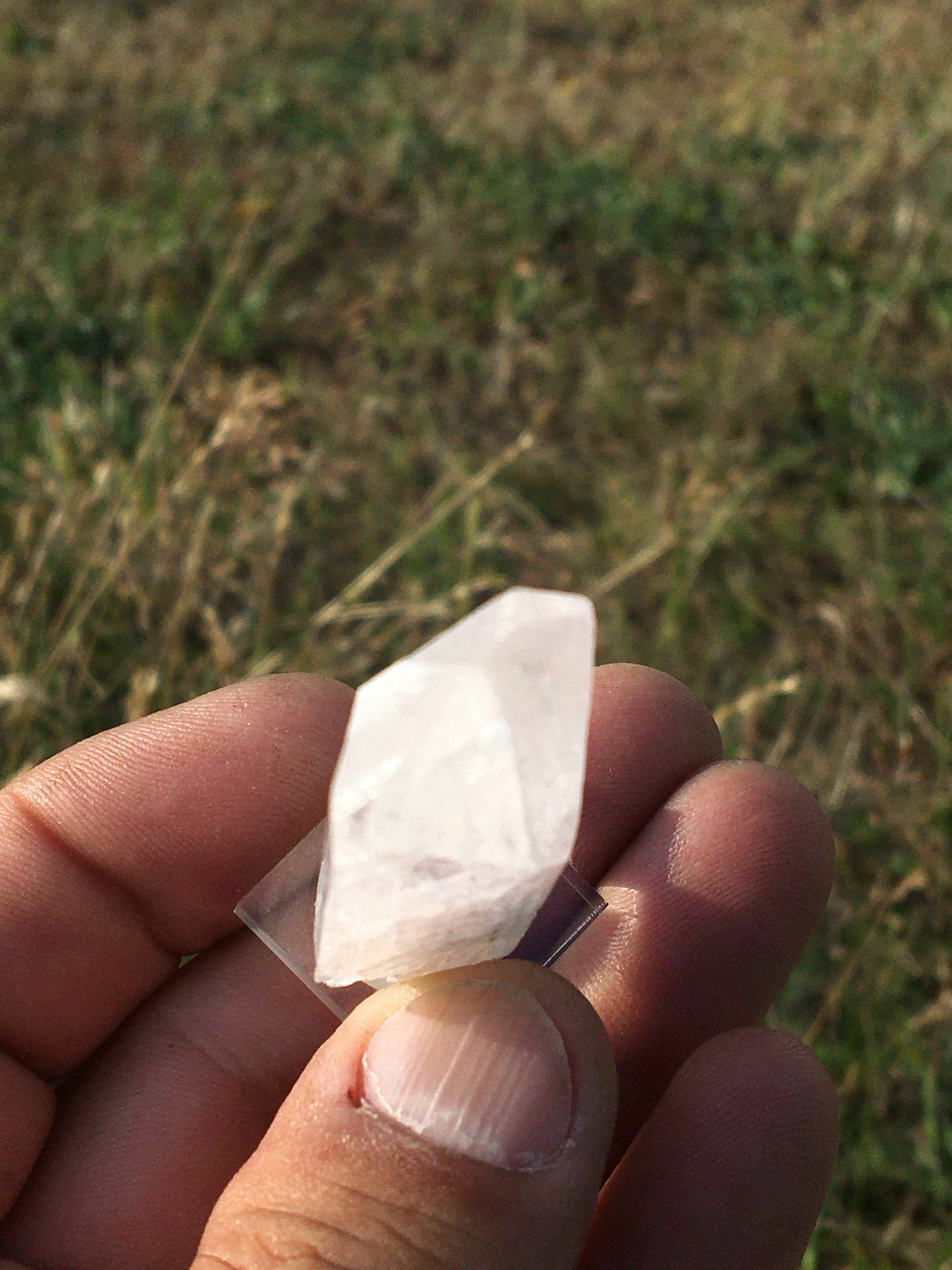 Damburite, 2 belles pièces sur socle de 50 x 25 x 10mm - 20 grammes. Parfait en collection, bijouterie, exposition...