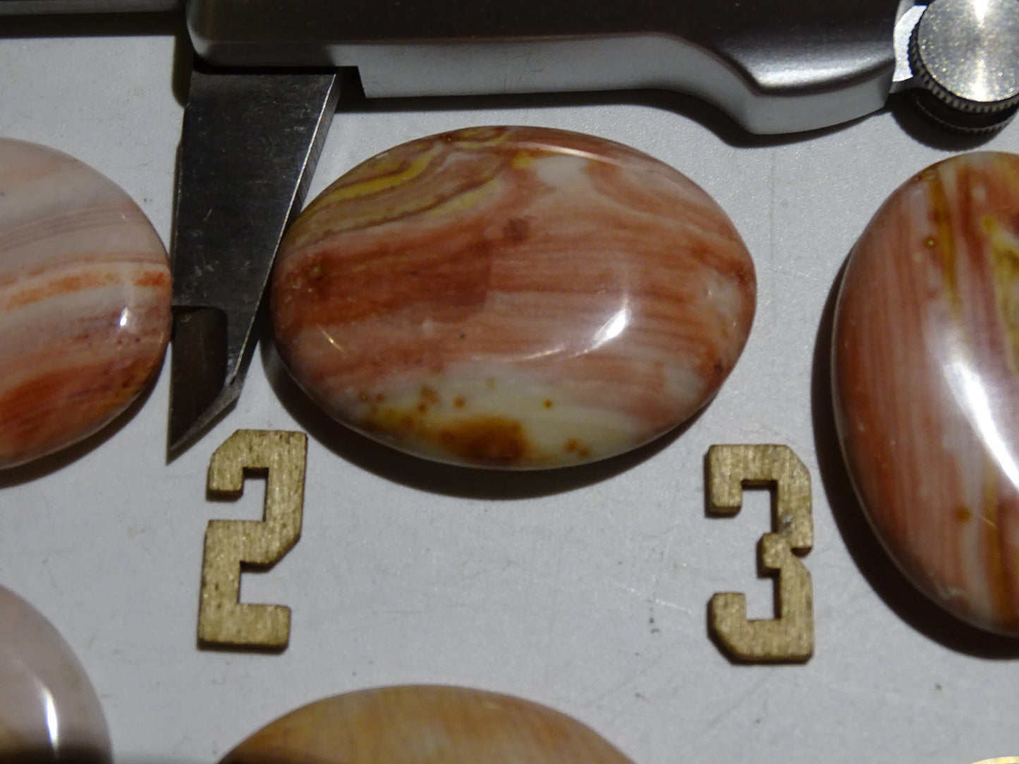 Agate jaspe rose, magnifiques galets de 40 x 30 x 10 mm - 21 grammes environ. Des formes et des couleurs rares et unique !