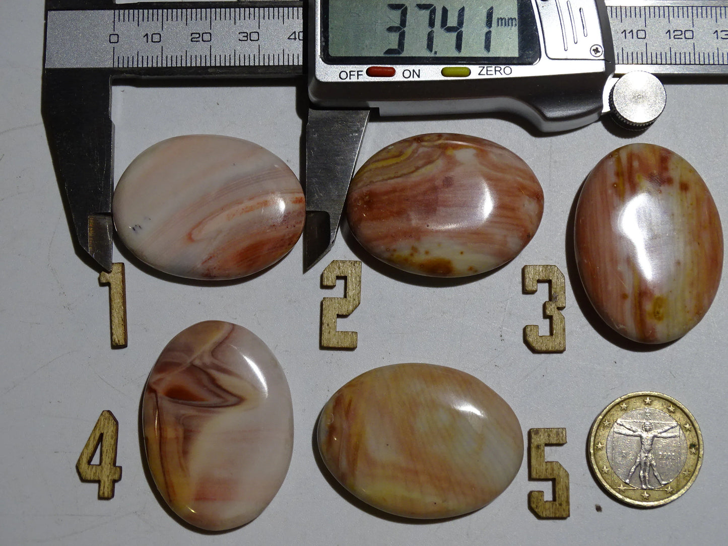 Agate jaspe rose, magnifiques galets de 40 x 30 x 10 mm - 21 grammes environ. Des formes et des couleurs rares et unique !