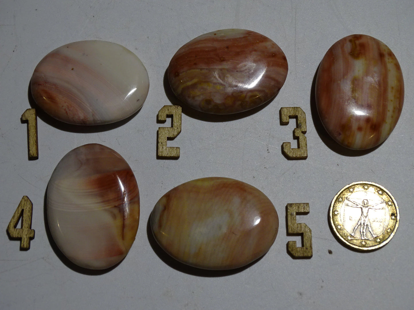 Agate jaspe rose, magnifiques galets de 40 x 30 x 10 mm - 21 grammes environ. Des formes et des couleurs rares et unique !