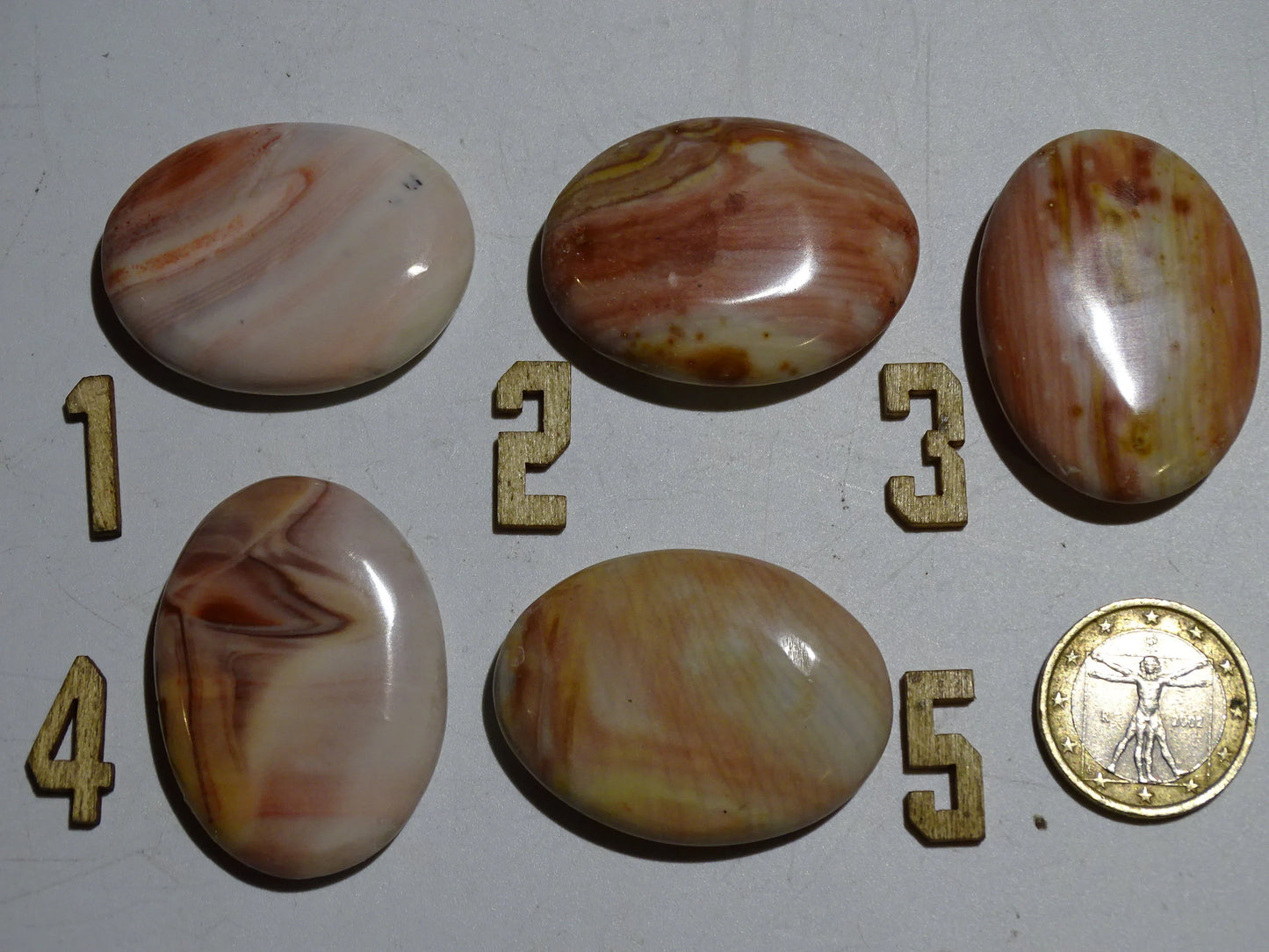 Agate jaspe rose, magnifiques galets de 40 x 30 x 10 mm - 21 grammes environ. Des formes et des couleurs rares et unique !