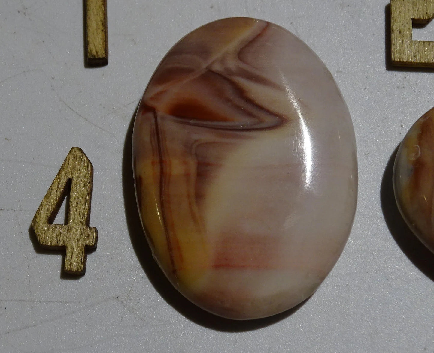 Agate jaspe rose, magnifiques galets de 40 x 30 x 10 mm - 21 grammes environ. Des formes et des couleurs rares et unique !