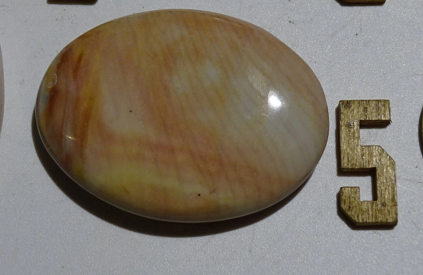 Agate jaspe rose, magnifiques galets de 40 x 30 x 10 mm - 21 grammes environ. Des formes et des couleurs rares et unique !