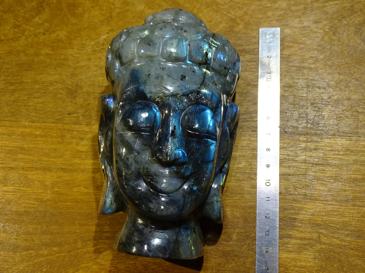 Sculpture de Bouddha en Labradorite qualité supèrieure, fait main. Ø 15 x 8 x 8cm. Reflets bleutés incroyables, superbes pièces ! Parfait dans une salle de Méditation, Autel, Collection, Exposition...