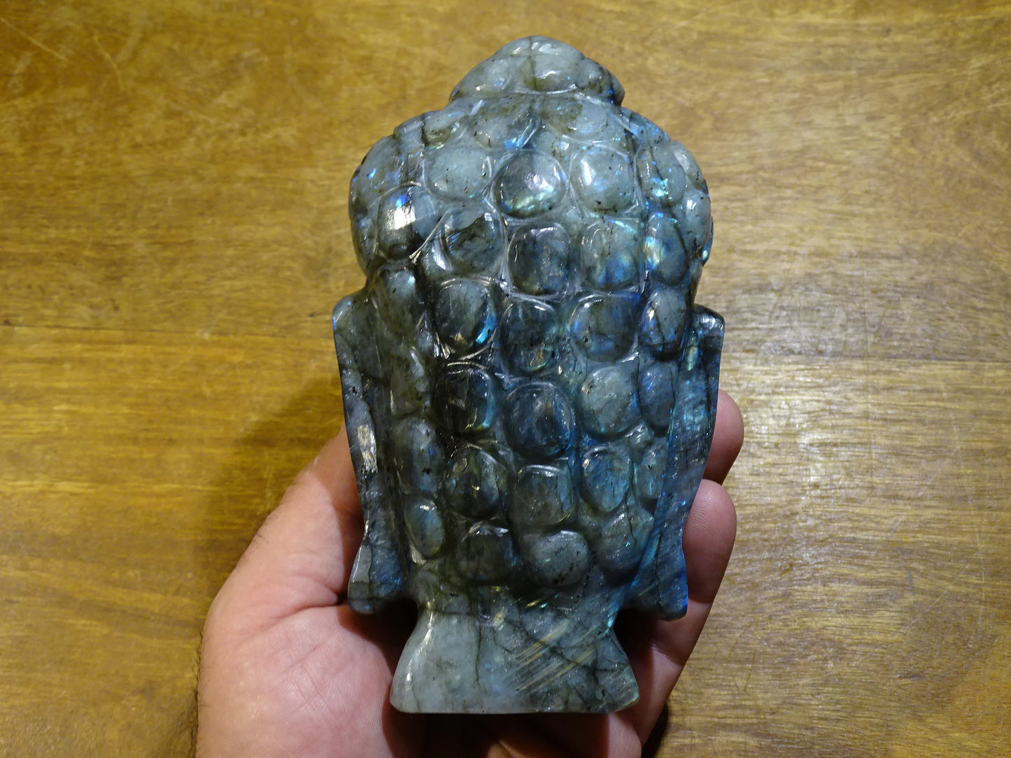 Sculpture de Bouddha en Labradorite qualité supèrieure, fait main. Ø 15 x 8 x 8cm. Reflets bleutés incroyables, superbes pièces ! Parfait dans une salle de Méditation, Autel, Collection, Exposition...