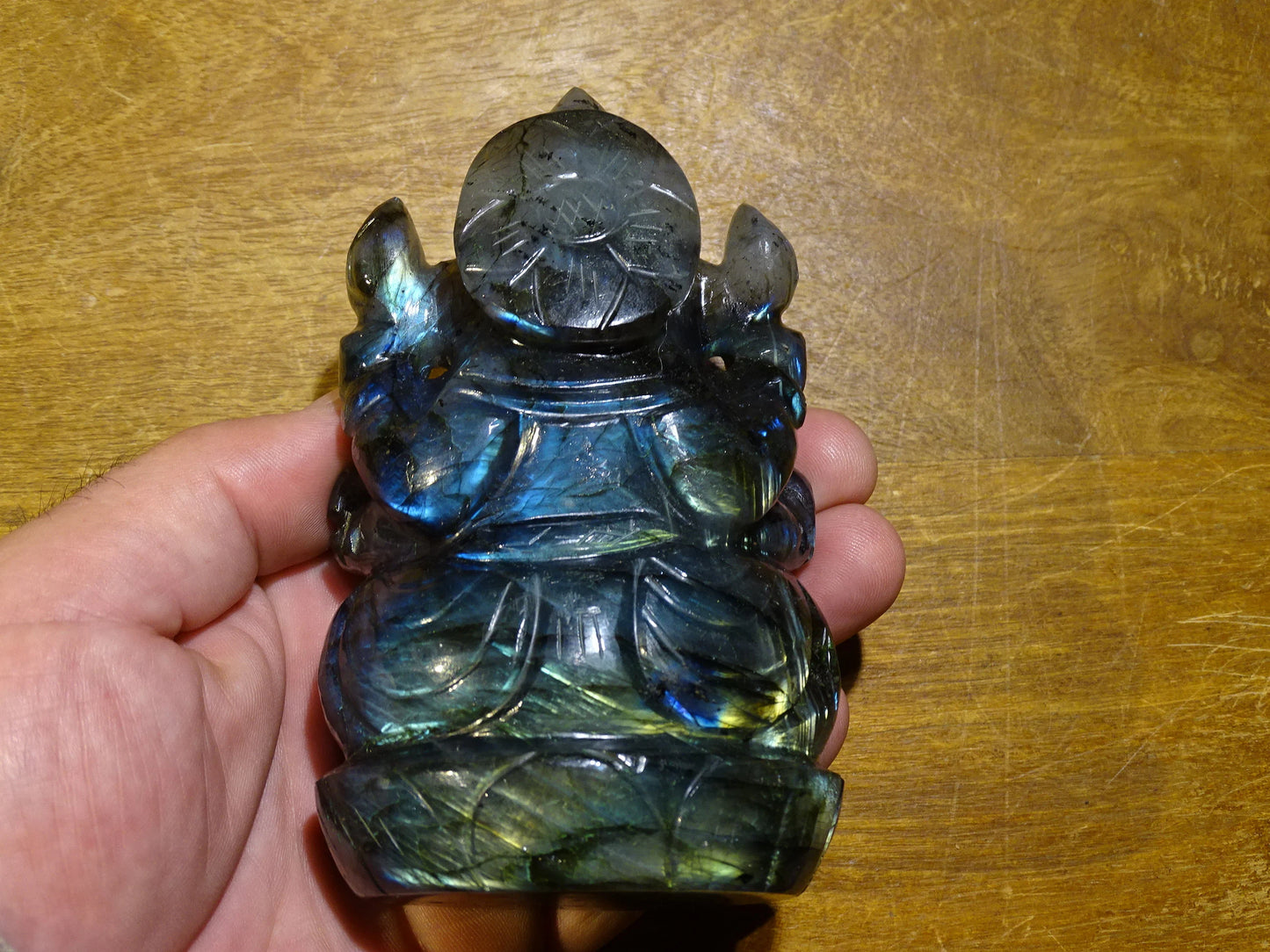 Ganesh en pierre de 'labradorite', fait main, taille de 115 millimètres de hauteur x 85 x 48 - 510 grammes. Superbe pièce aux reflets bleutés incroyable pour 1 divinité Hindouiste éternelle !