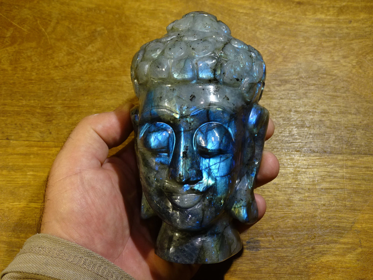 Sculpture de Bouddha en Labradorite qualité supèrieure, fait main. Ø 15 x 8 x 8cm. Reflets bleutés incroyables, superbes pièces ! Parfait dans une salle de Méditation, Autel, Collection, Exposition...