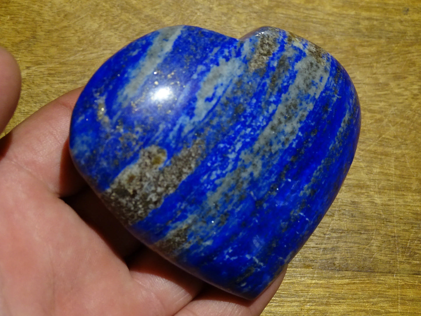 Large lapis lazuli heart (8.6 x 7.2 x 2.6 centimeters). Beautifully finished, with natural golden pyrite veins, the blue of the pharaohs, a magnificent piece!