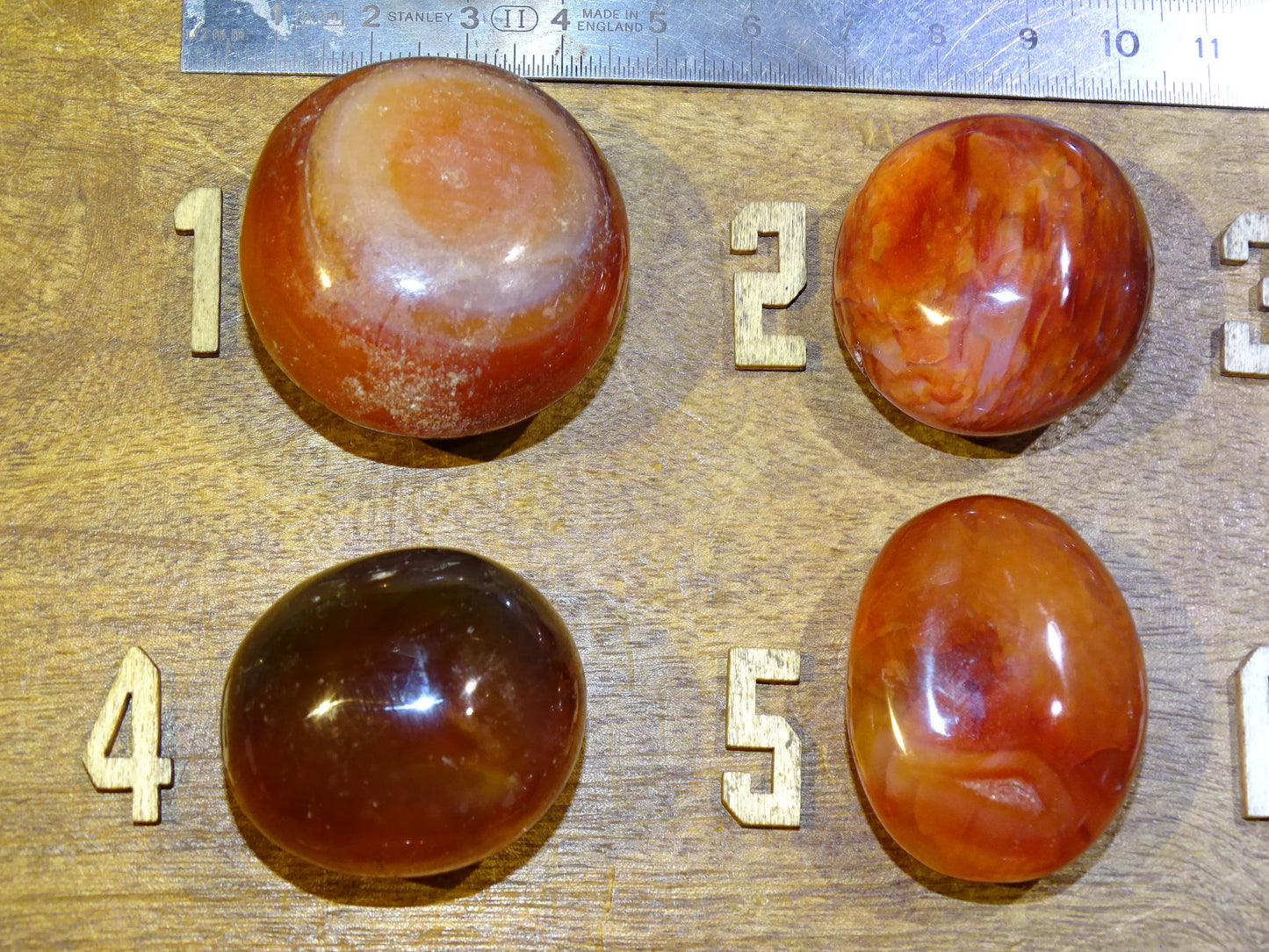 Cornaline, pierres roulées (polie), modèles au choix de 30 x 30 x 20 millimètres - de 15 à 20 grammes !