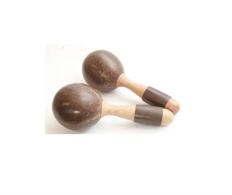 Sélection de divers modèles au choix de maracas, hochet ou shaker, fait en bois, potiron et osier... Parfait pour vos projets sonores de danses ou pour des cadeaux originaux !