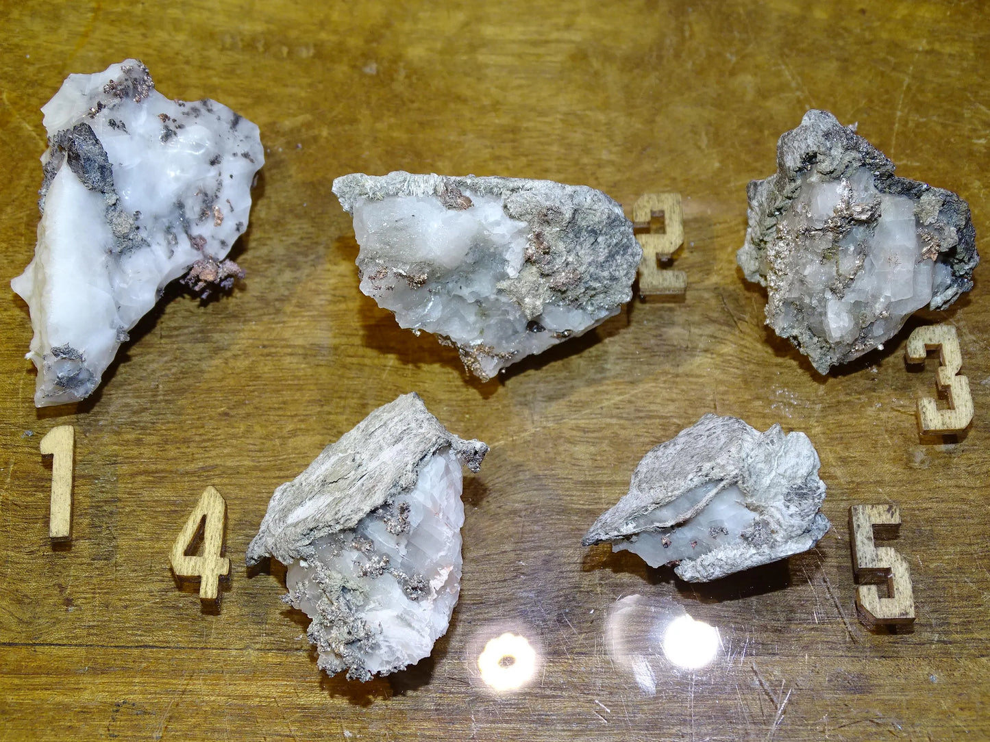 Argent natif sur quartz, 5 pièces au choix de 50mm x 30 x 20 environ, de 20 à 32 grammes. Très belles pièces de minéralogie !