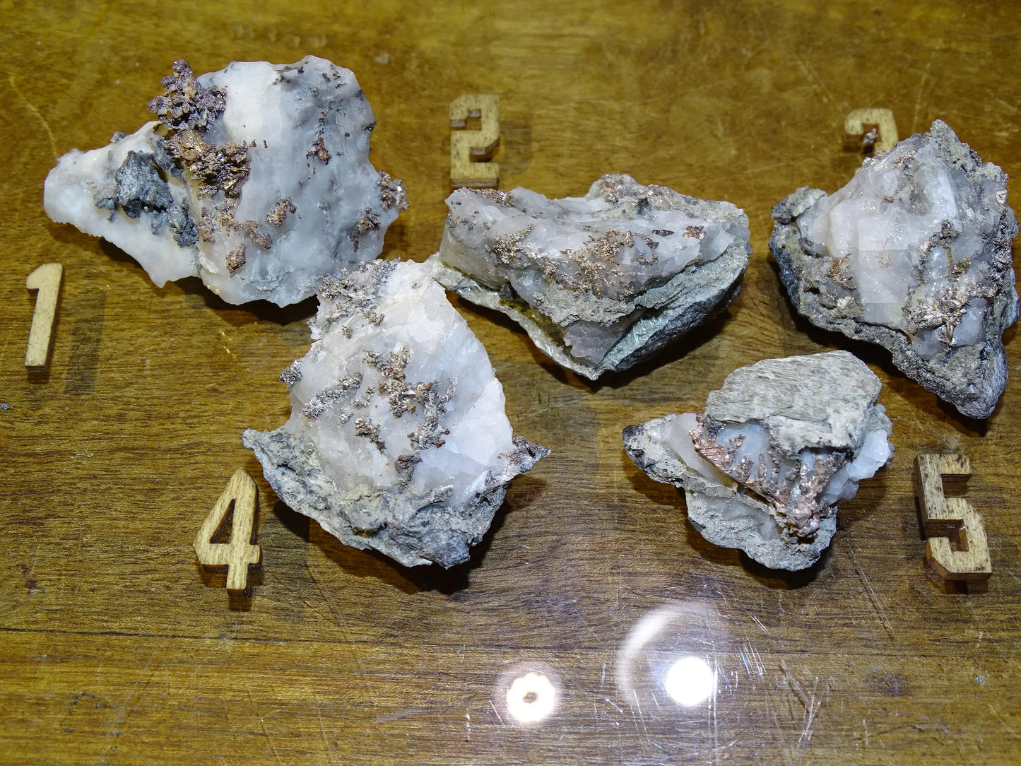 Argent natif sur quartz, 5 pièces au choix de 50mm x 30 x 20 environ, de 20 à 32 grammes. Très belles pièces de minéralogie !
