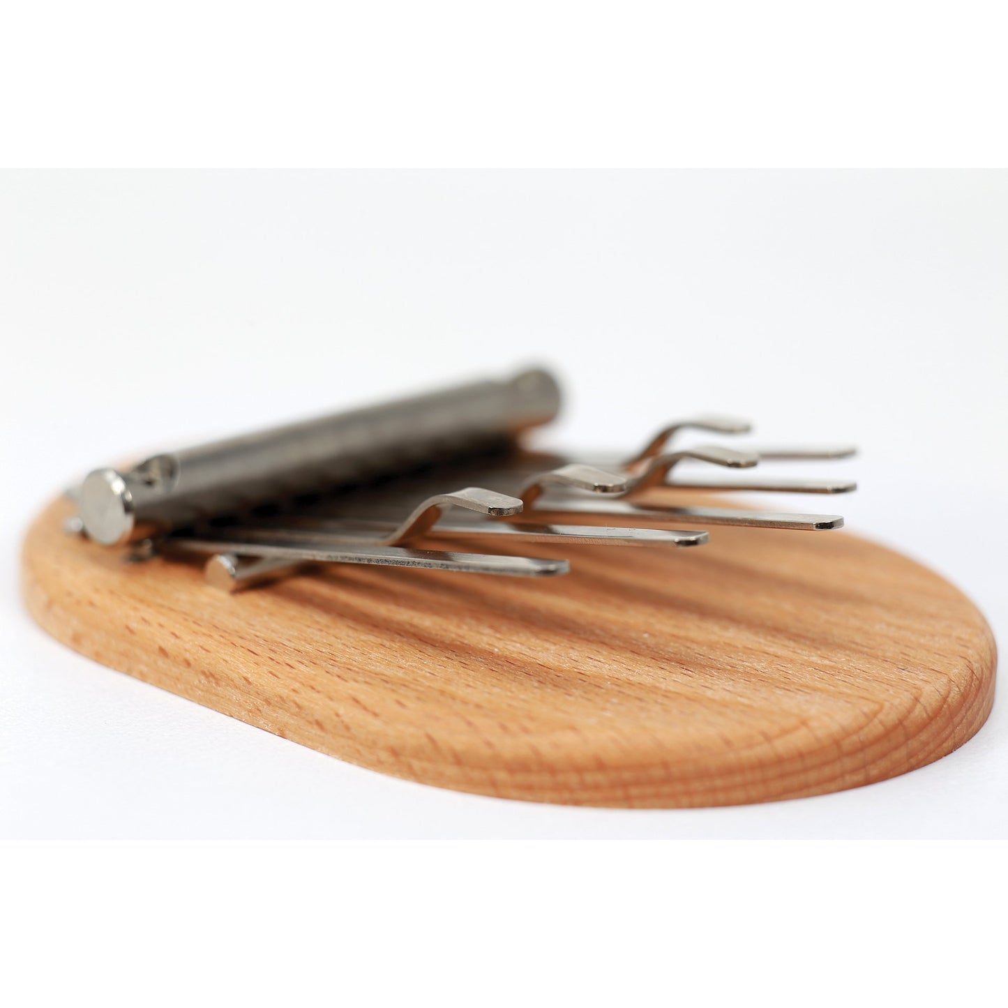 Kalimba/ Piano a doigt, à 9 notes, sur cadre en peau de veau, le meilleur acier à ressort lui confère un volume sonore professionnel de qualité ! 4 accordages au choix/ 2 finitions : Transparent ou blanc.