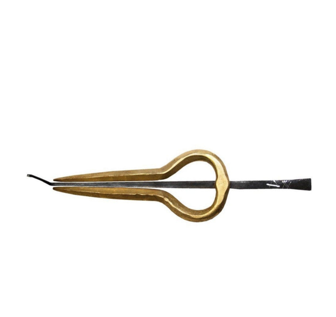 Murchunga Jew's harp from Nepal with a sturdy, hand-forged brass frame. Traditional 'Pro' model from Nepal with a powerful, warm sound. From 9 to 12 centimeters! 5 tunings to choose from!
