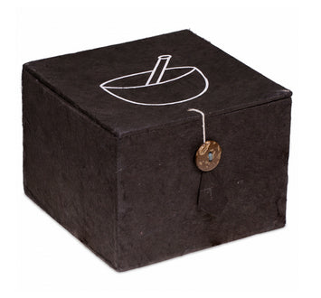 8 or 10 centimeter bowl, approximately 500 grams. Sold with a case, cushion, and a small, suitable mallet! Beautiful sounds, perfect for traveling!