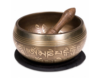 8 or 10 centimeter bowl, approximately 500 grams. Sold with a case, cushion, and a small, suitable mallet! Beautiful sounds, perfect for traveling!