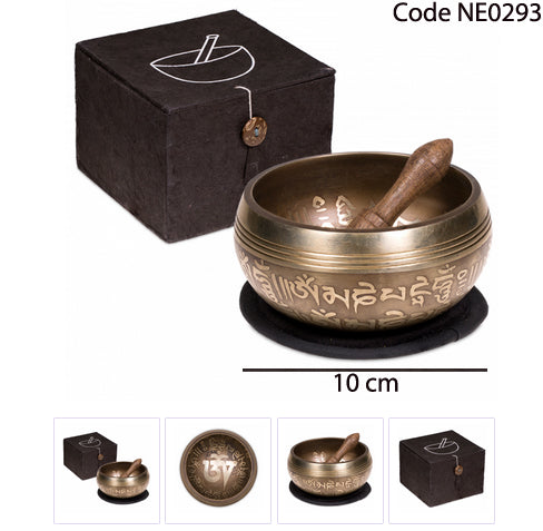 8 or 10 centimeter bowl, approximately 500 grams. Sold with a case, cushion, and a small, suitable mallet! Beautiful sounds, perfect for traveling!