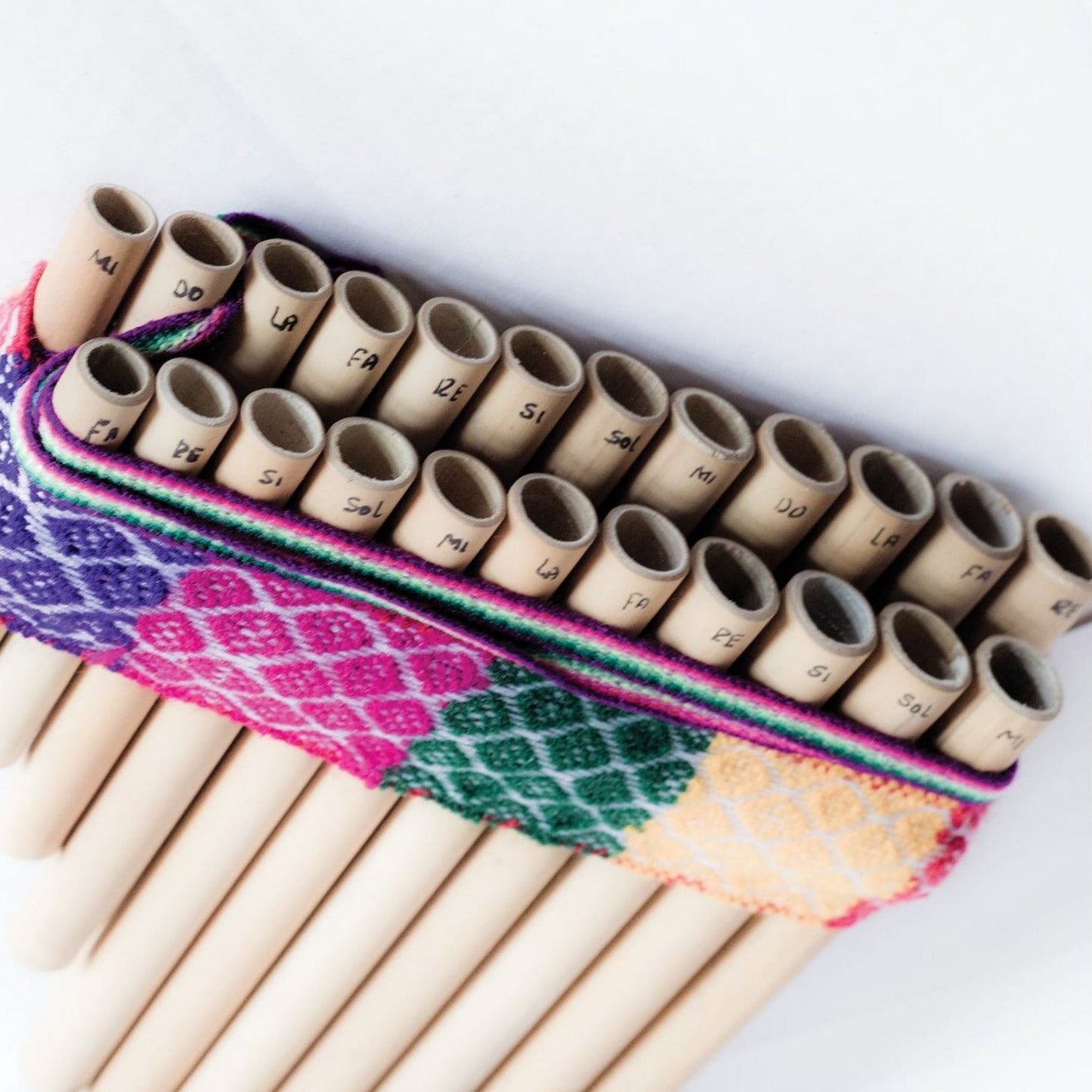 Peruvian Pan Flute, 23 notes - 58x20 centimeters - 0.400 kilograms. Superb authentic piece, magical sounds!