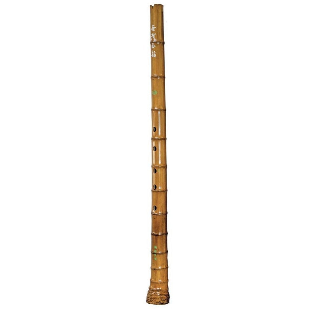 The Shakuhachi flute is a traditional Japanese bamboo flute, measuring 34 to 77 centimeters. Often used in Zen Buddhist meditation. Easy to carry, it's perfect for traveling!