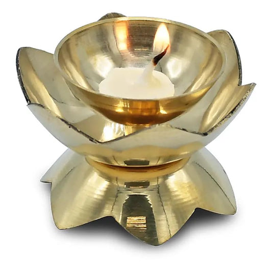 Oriental oil lamp, also known as a Diya. Perfect for 'Ghee' candles. 6x5cm - 80 grams - suitable for tealights as well as ghee candles. Made of brass. Made in India!