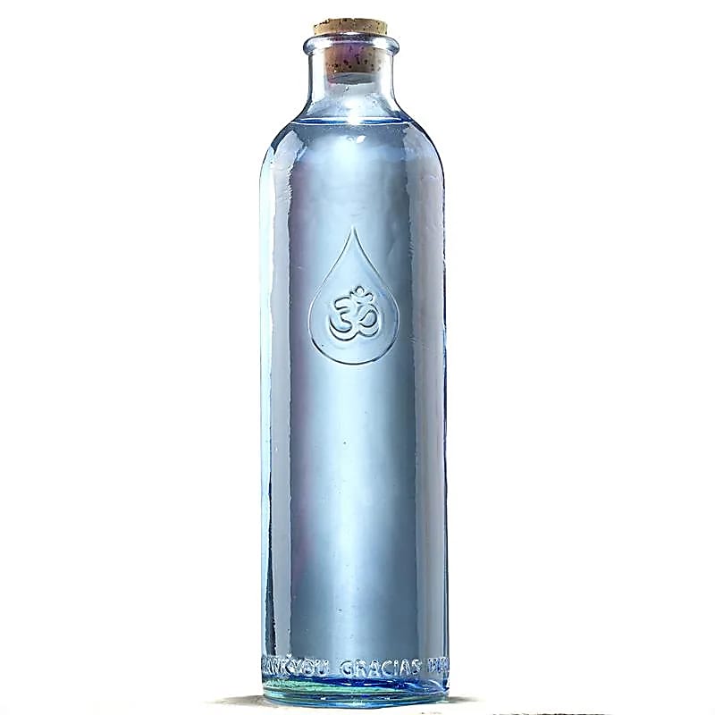 Bouteille de 1,2 ml de chez 'OmWater' modèle 'Gratitude', fabriquer suivant le nombre d'Or. En verre 100% recyclé, 0% métaux lourds, vendu dans un sac en coton naturel.