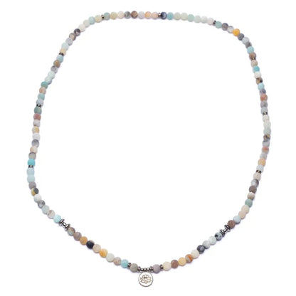 Mala en Amazonite, de 108 perles de ±6 et 8 millimètres. Taille de 65 à 85 centimètres de longueur environ. Qualité AA à AAA, superbe pièce avec pochette de rangement offerte. Fait en Inde !