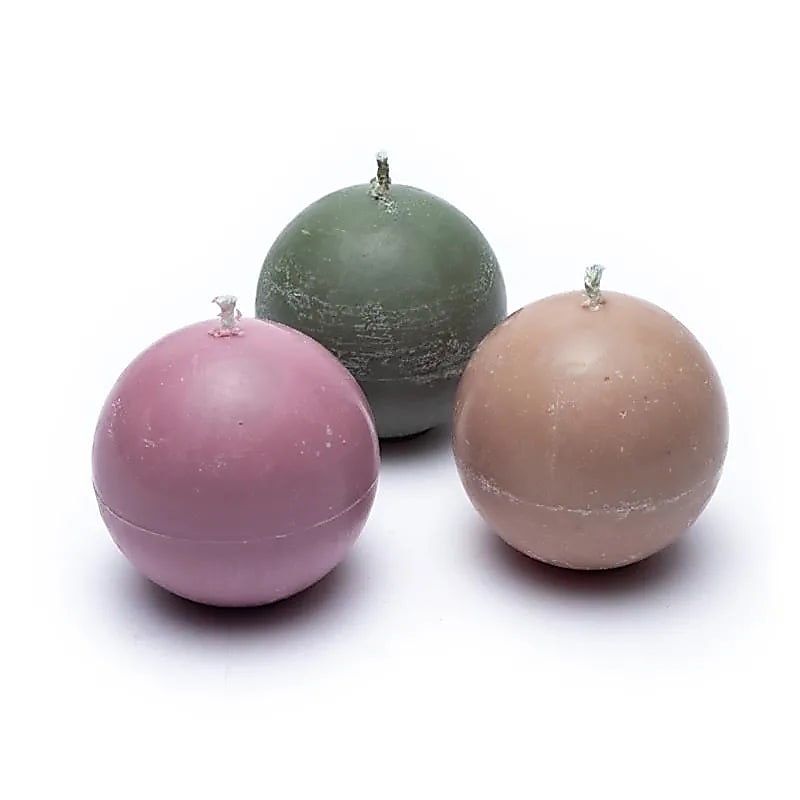 3 Bougies rondes à la cire de colza 100% végétale. 6x6 cm, Combustion : 23-25 h. chacune avec un arôme*, aux huiles parfumées sans paraben, biologique sans OGM. Fait à la main en provenance d'Allemagne.