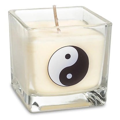 Scented candle, 100% vegetable-based, eco-friendly rapeseed wax (recycled glass) with beautiful designs. 6x6 cm - 88 grams - 25 burning time. Handmade in Belgium, with paraben-free fragrance oils.