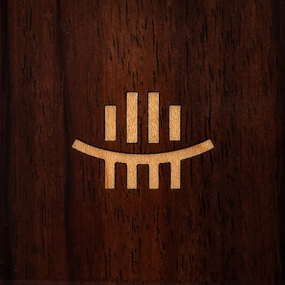 Kalimba/ Hluru ou 'piano à doigt', à 21 notes est fabriqué à partir de palissandre des Indes orientales) de haute qualité, connu pour son timbre doux et délicat. Il produit un son riche et durable !