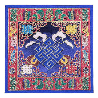 Petit napperon de 24x24 cm, à placer sous un bol chantant ou sur un autel, très bonne qualité, parfait pour mettre à l'honneur vos bols chantants ou objets sacrés ! fait au Népal !