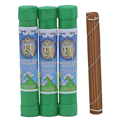 Encens de chez 'OM Tibétain', 4 parfums au choix. Bâton de 20 cm, Boite de 35g. (30 par boites). Produits conformément aux principes  tantrique Kavavira, qui traite de manière détaillée des plantes médicinales !