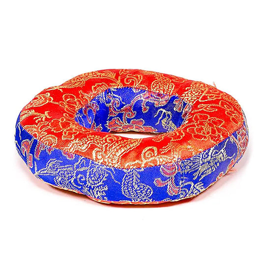 Round and hollow cushions of 12, 15 or 18 cm in diameter, to place under a singing bowl or on an altar, very good quality, perfect to honor your singing bowls! Made in Nepal!