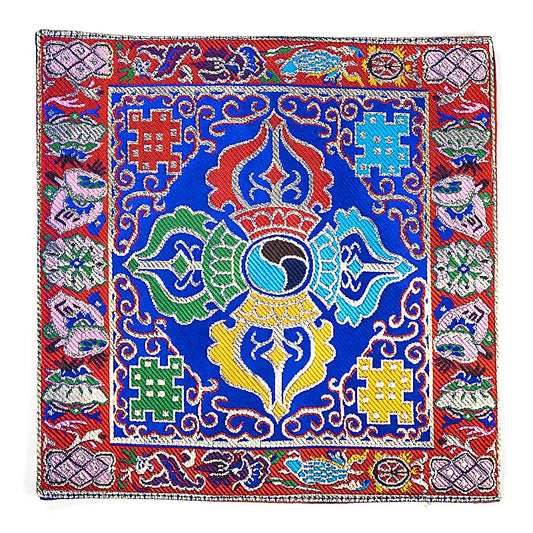 Petit napperon de 22x22 cm, à placer sous un bol chantant ou sur un autel, très bonne qualité, parfait pour mettre à l'honneur vos bols chantants ou objets sacrés ! fait au Népal !