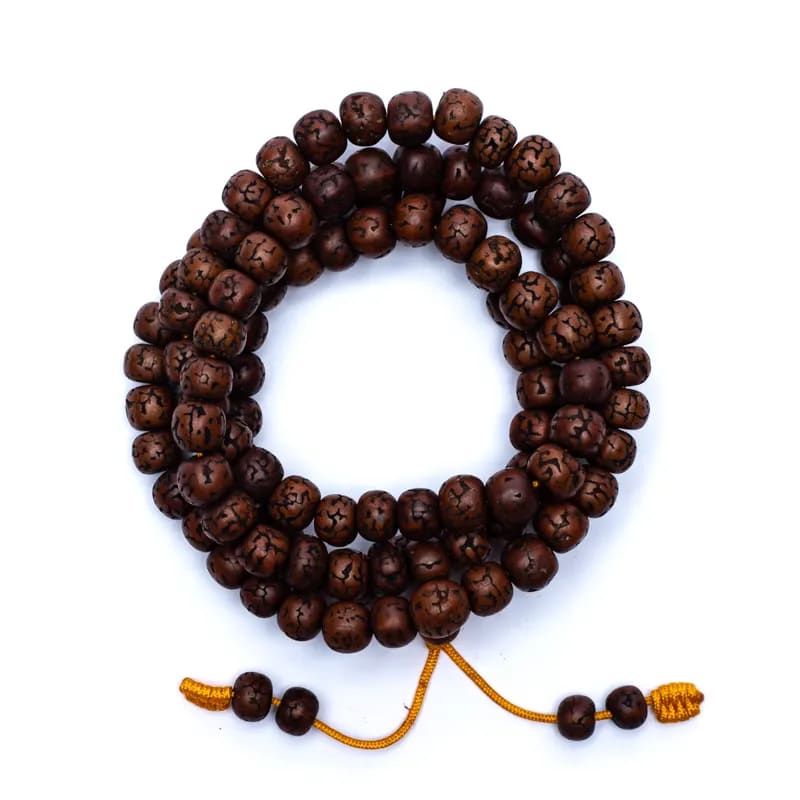Mala en Rudraksha polies (Elaeocarpus ganitrus), de 108 perles de ± 9/10 millimètres. Taille de 95/100 centimètres de longueur environ. Superbe pièce avec pochette de rangement offerte. Fait en Inde !