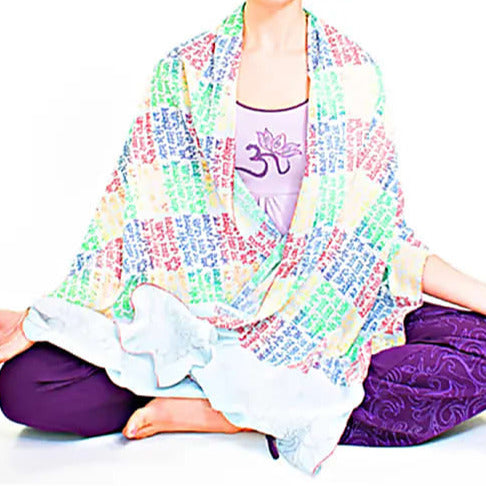 Châle 100% Coton fin  avec impression du 'Gayatri mantra'  - Bords brodés - Motif de lotus. Taille de 210x65 centimètres de longueur - 160 grammes ! Parfait pour la Méditation !