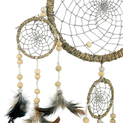 Attrape-rêves en chanvre réalisé seulement avec des plumes et des matières naturelles, aucune teinture ! 2 tailles au choix : ±20x5.5 ou 45x15.5 centimètres - Poids ± 60 ou 70 grammes ! Superbe qualité, 100% fait main !