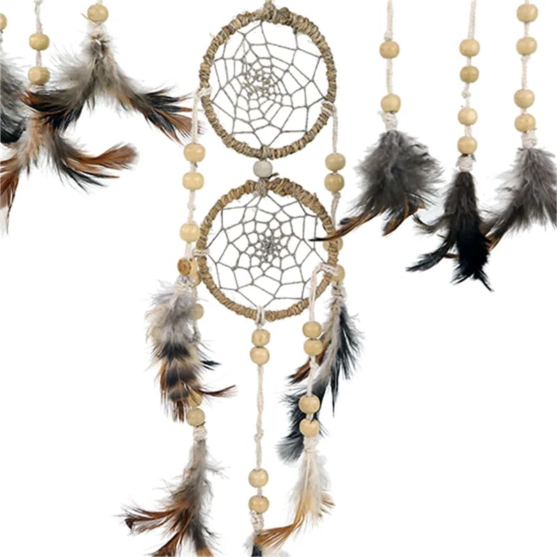 Attrape-rêves en chanvre réalisé seulement avec des plumes et des matières naturelles, aucune teinture ! 2 tailles au choix : ±20x5.5 ou 45x15.5 centimètres - Poids ± 60 ou 70 grammes ! Superbe qualité, 100% fait main !