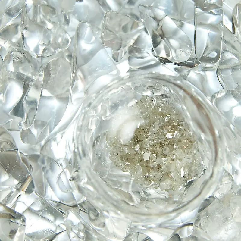 1.3-liter 'Era' bottle/decanter, for a new era in the preparation of "gem water." Glass without heavy metals! Sold with or without minerals! 3 gem sticks to choose from: Diamond / 5 elements / Well-being!