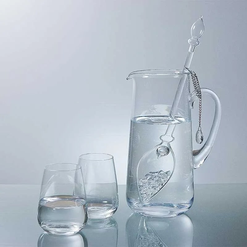 1.3-liter 'Era' bottle/decanter, for a new era in the preparation of "gem water." Glass without heavy metals! Sold with or without minerals! 3 gem sticks to choose from: Diamond / 5 elements / Well-being!