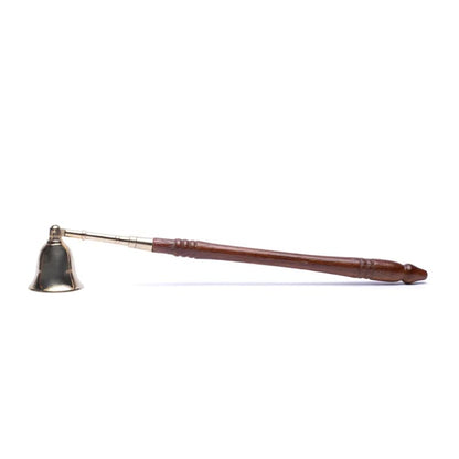Éteignoir de bougie classique au design élégant. 2 modèles au choix de 25 et 28 cm - 120 grammes. Tenez la cloche au dessus de la flamme, le manque d'oxygène éteint la flamme d'elle-même. Avec manche extra long !