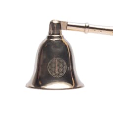 Éteignoir de bougie classique au design élégant. 2 modèles au choix de 25 et 28 cm - 120 grammes. Tenez la cloche au dessus de la flamme, le manque d'oxygène éteint la flamme d'elle-même. Avec manche extra long !