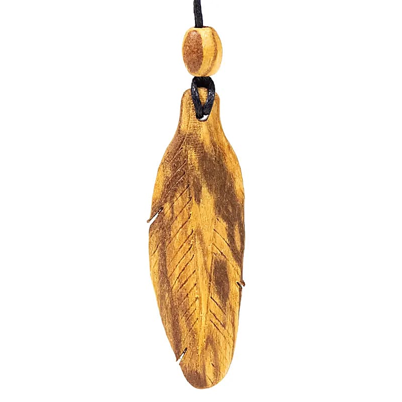 Palo Santo, pendentif en forme de plume de 6 ou 8 cm, sur cordon de longueur (min / max): 38 -70cm. De source responsable, fabriqué à la main, dans le souci du bien-être des artisans et de la nature.